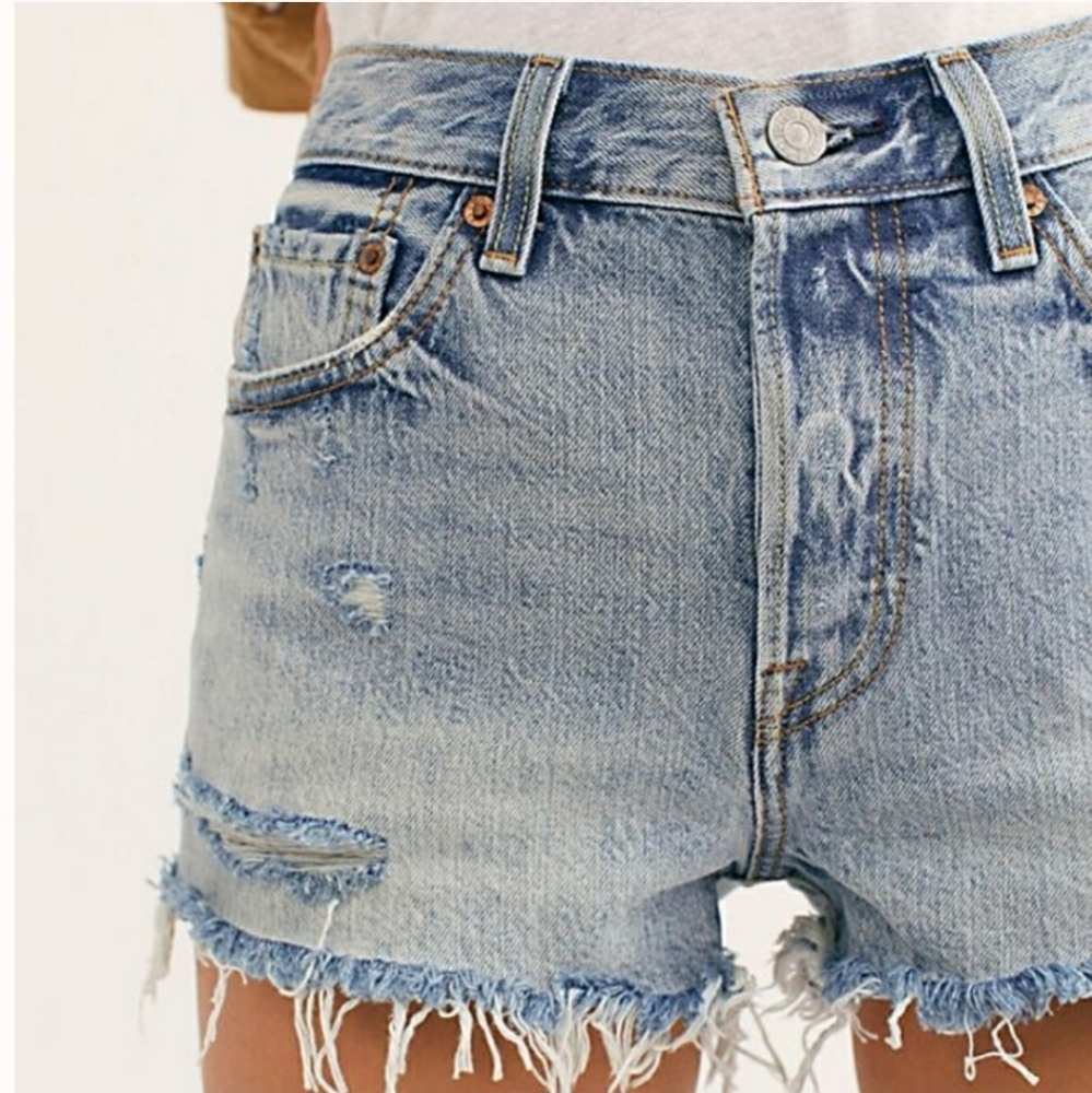 Levi's 501 Shorts Ripped Distressed - Picture 3 of 7